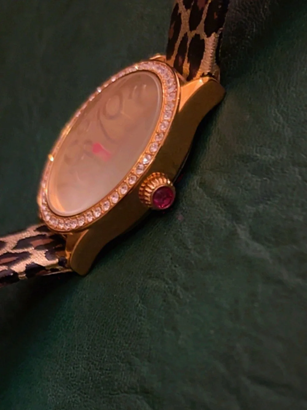 Pre-owned Betsey Johnson Leopard Print Gold-Tone Women's Watch